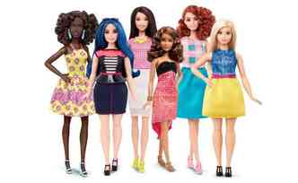 As novas bonecas da srie Barbie Fashionistas pretendem 'conscientizar' as crianas sobre os diferentes tipos de pessoas que existem no mundo(foto: Facebook/oficialbarbiebrasil/Reproduo)