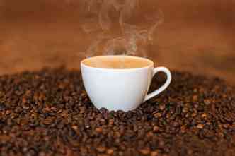 O estudo britnico descobriu que h uma relao entre o consumo moderado de caf, todos os dias, e uma menor incidncia de problemas cardacos e de derrames cerebrais(foto: Pexels)