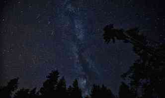 Para ver a chuva de meteoros Leondeos, esta noite, basta olhar em direo  constelao de Leo por volta da 0h(foto: Pixabay)