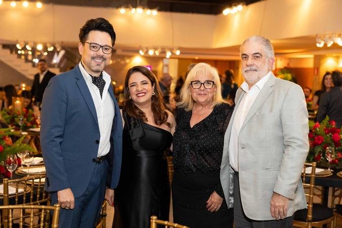 Cerimônia contou com a presença da presidente da ABRH Brasil, Leyla Nascimento, do presidente da ABRH-MG, David Braga, e da diretora do prêmio, Isabella Torres(foto: Divulgação) Cerimônia contou com a presença da presidente da ABRH Brasil, Leyla Nascimento, do presidente da ABRH-MG, David Braga, e da diretora do prêmio, Isabella Torres(foto: Divulgação)