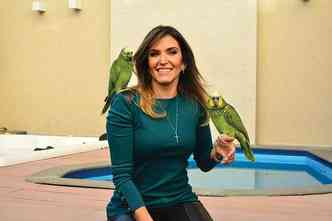 O casal de papagaios Magrela e Zacarias so o xod da mdica Izabela Godinho: 