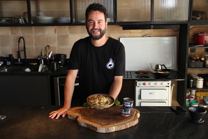 Thiago de Azevedo inovou ao criar a Cogumelado, startup voltada para a produo e comercializao de produtos industrializados  base de cogumelos: 'O processo de conservao natural na lata foi uma inspirao direta da nossa culinria regional' (foto: Pdua de Carvalho)