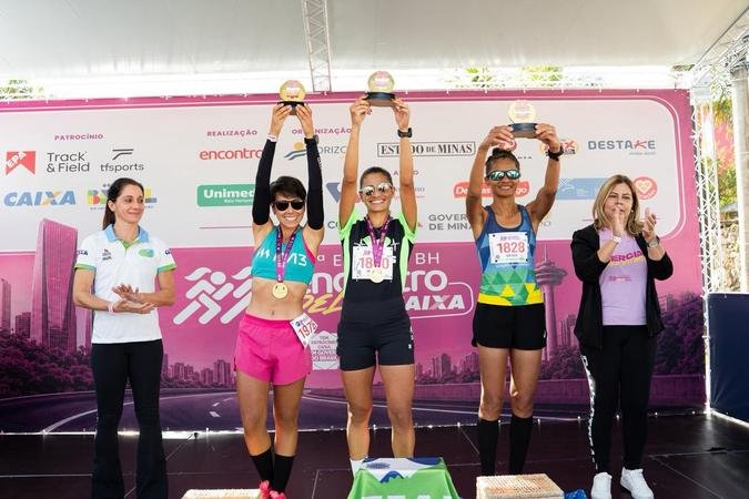 Nos 10km, a vencedora foi Patrícia Otoni; Layla Gabriela Gomes da Silva chegou em segundo e, em terceiro, Ivone Lima de Souza(foto: Produtora Boa Creative) Nos 10km, a vencedora foi Patrícia Otoni; Layla Gabriela Gomes da Silva chegou em segundo e, em terceiro, Ivone Lima de Souza(foto: Produtora Boa Creative)