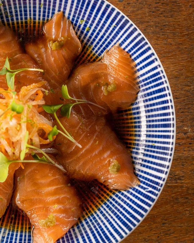 Sashimi de salm�o do Okinaki(foto: Kato/Divulga��o )