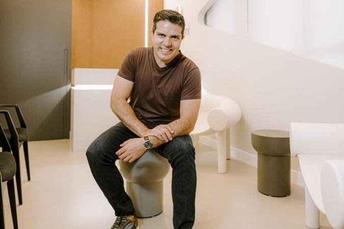 O cirurgi�o-dentista Andr� Pataro: 