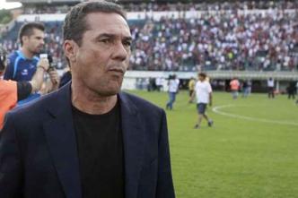Quando passou pelo Cruzeiro entre 2002 e 2004, Vanderlei Luxemburgo conquistou o Campeonato Mineiro, o Brasileiro e a Copa do Brasil, em 2003, celebrando a Tríplice Coroa(foto: Wesley Santos/Futura Press) Quando passou pelo Cruzeiro entre 2002 e 2004, Vanderlei Luxemburgo conquistou o Campeonato Mineiro, o Brasileiro e a Copa do Brasil, em 2003, celebrando a Tríplice Coroa(foto: Wesley Santos/Futura Press)