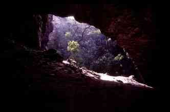 O Ibitipoca  cheio de grutas e formaes rochosas curiosas(foto: Evandro Rodney/Agncia Minas/Divulgao)