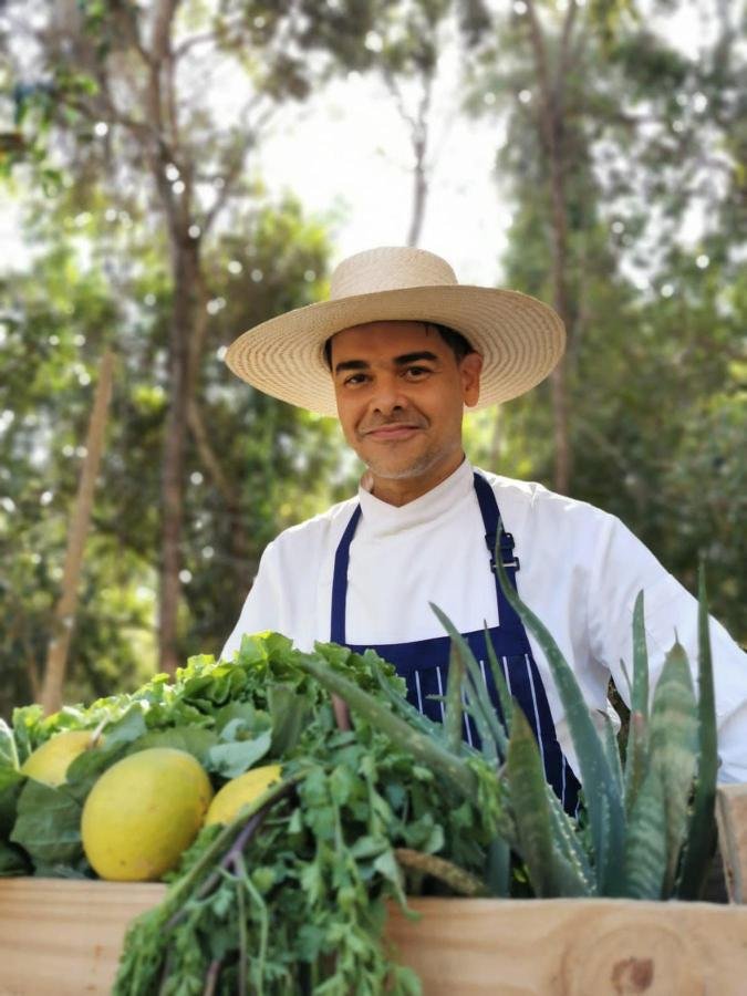 Para o chef e professor de Gastronomia do Centro Universitário UniBH, Sinval Espírito Santo, a explicação para essa resistência à uva-passa está diretamente ligada à formação do gosto do brasileiro(foto: Daniel Chico/Divulgação) Para o chef e professor de Gastronomia do Centro Universitário UniBH, Sinval Espírito Santo, a explicação para essa resistência à uva-passa está diretamente ligada à formação do gosto do brasileiro(foto: Daniel Chico/Divulgação)