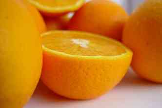 Apesar do estudo da Unesp dizer que o suco de laranja natural no engorda, especialista ouvida pela Encontro recomenda cautela no consumo da bebida(foto: Pixabay)
