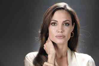 A atriz americana Angelina Jolie: as bochechas proeminentes ficaram no passado(foto: Divulgao)