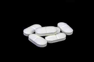 Muito usado no mundo, o analgsico paracetamol, segundo o professor da USP, traz diversos problemas para as crianas e deve ser evitado especialmente pelas grvidas(foto: Pixabay)