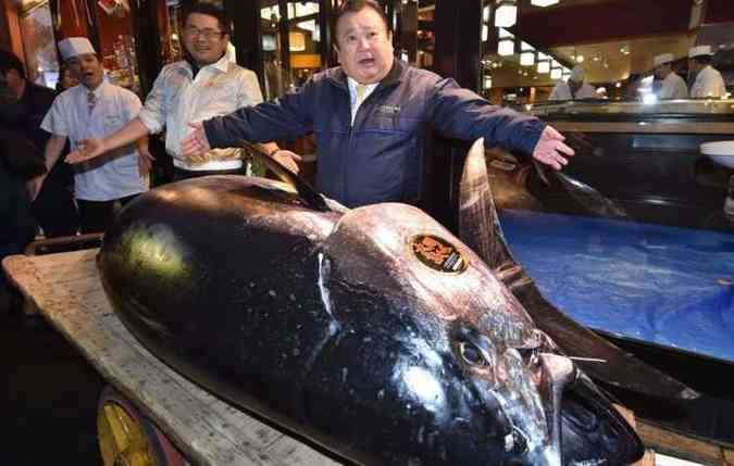 O empresrio japons Kiyoshi Kimura pagou US$ 3,1 milhes (R$ 11 milhes) pelo atum de 278 kg(foto: Sky News/Reproduo)