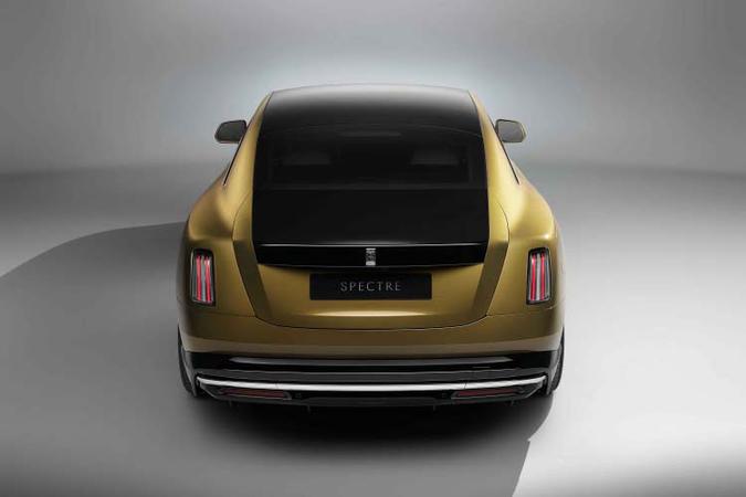 Estima-se que o modelo acelere de 0 a 100 km/h em 4,5 segundos: rodar suave e silencioso é mais importante que desempenho esportivo(foto: Rolls-Royce/Divulgação) Estima-se que o modelo acelere de 0 a 100 km/h em 4,5 segundos: rodar suave e silencioso é mais importante que desempenho esportivo(foto: Rolls-Royce/Divulgação)