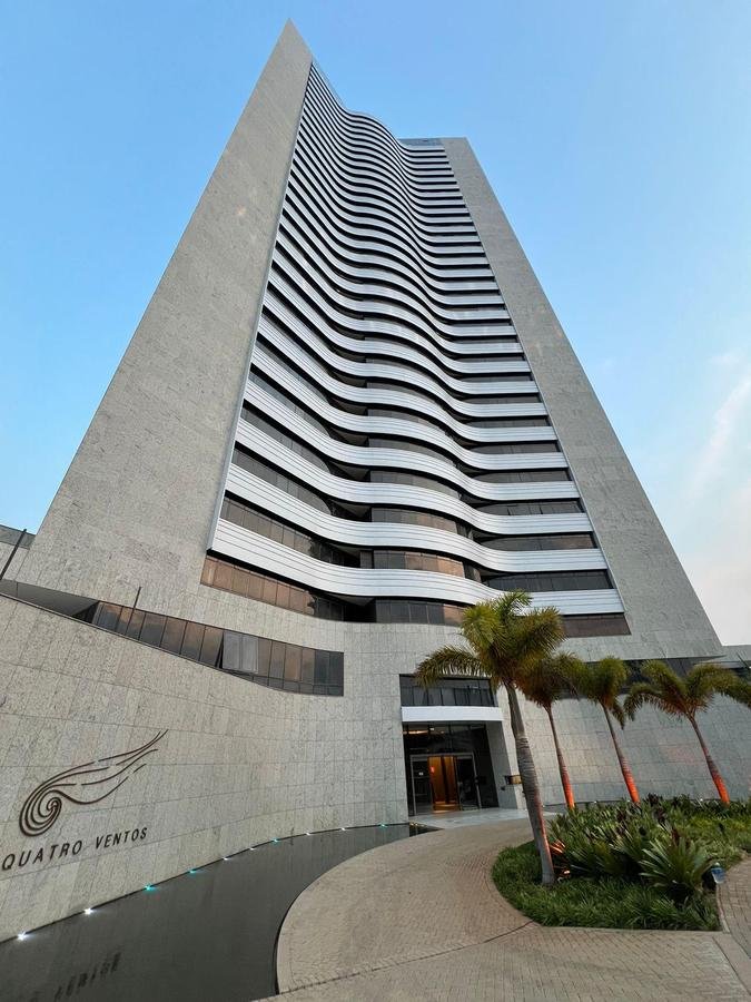 Um dos empreendimentos que melhor sintetizam o compromisso da PHV Engenharia é o Quatro Ventos, no Vila da Serra, em Nova Lima. O projeto se tornou uma vitrine das práticas sustentáveis adotadas pela empresa, como o paisagismo regenerativo e o uso de elevadores inteligentes e placas solares(foto: Divulgação) Um dos empreendimentos que melhor sintetizam o compromisso da PHV Engenharia é o Quatro Ventos, no Vila da Serra, em Nova Lima. O projeto se tornou uma vitrine das práticas sustentáveis adotadas pela empresa, como o paisagismo regenerativo e o uso de elevadores inteligentes e placas solares(foto: Divulgação)