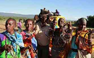 Aps se transformar em negra, a alem viajou para o Qunia, para conhecer a tribo masai. Na frica, ela foi batizada com o nome Malaika Kubwa, que significa 