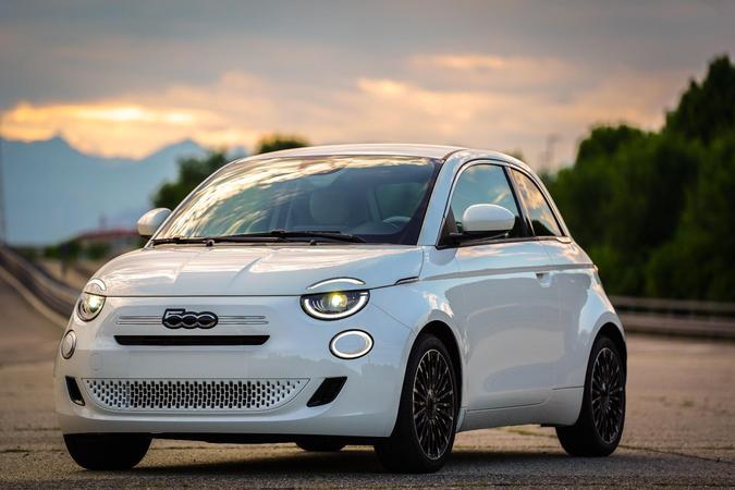 Agora na modalidade híbrida, o novo Cinquecento será lançado em novembro(foto: Fiat/Divulgação) Agora na modalidade híbrida, o novo Cinquecento será lançado em novembro(foto: Fiat/Divulgação)