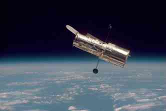 Lanado em 1990, o Hubble  capaz de completar uma rbita ao redor da Terra em cerca de 95,5 minutos na velocidade mdia de 28 mil quilmetros por hora(foto: Nasa.gov/Reproduo)