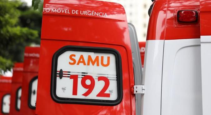 Mais de 15 mil dessas ligaes foram trotes, enquanto outras 93 mil diziam respeito a pedidos de informaes gerais(foto: Rodrigo Clemente/PBH )