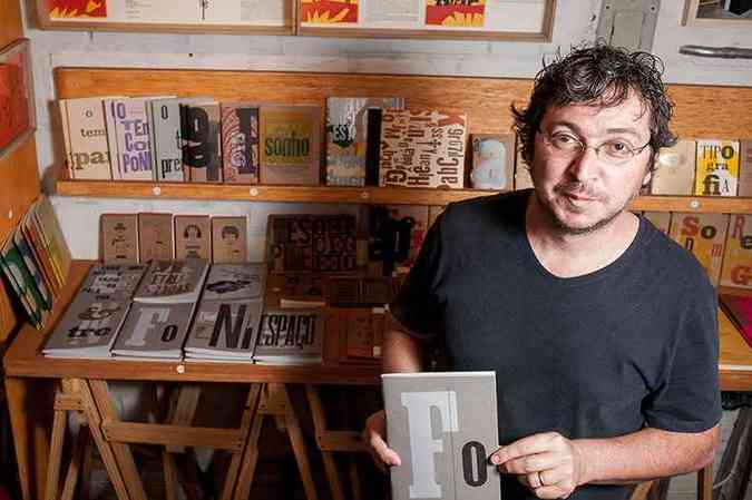 O artista grfico Flvio Vignoli, dono da Papelaria Mercado Novo e da Tipografia do Z: 