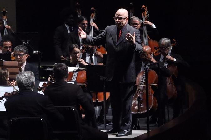 � frente da reg�ncia estar� o maestro Roberto Tibiri��(foto: Paulo Lacerda/Divulga��o)