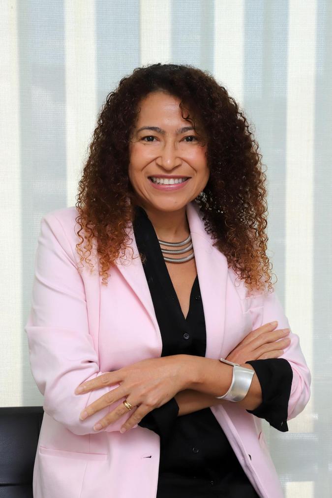 A jornalista Márcia Maria Cruz lança o livro A jornalista Márcia Maria Cruz lança o livro