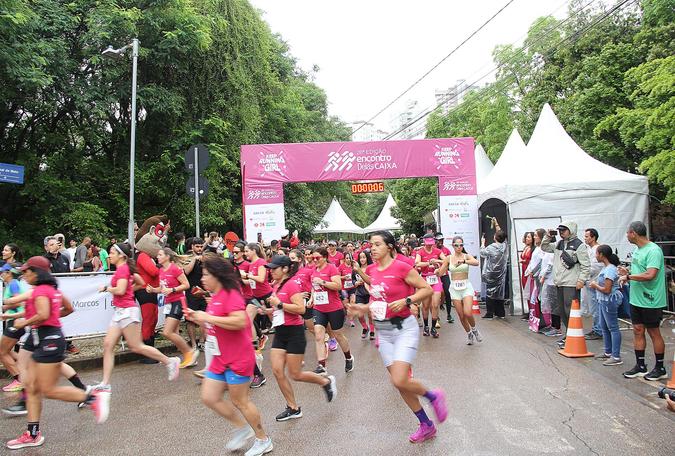 A Encontro Delas mais uma vez movimenta a Lagoa Seca, no Belvedere: prova e day care com direito a música, dança, massagem e muito mais(foto: Pádua de Carvalho ) A Encontro Delas mais uma vez movimenta a Lagoa Seca, no Belvedere: prova e day care com direito a música, dança, massagem e muito mais(foto: Pádua de Carvalho )