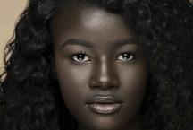 Khoudia Diop, a 'deusa da melanina'