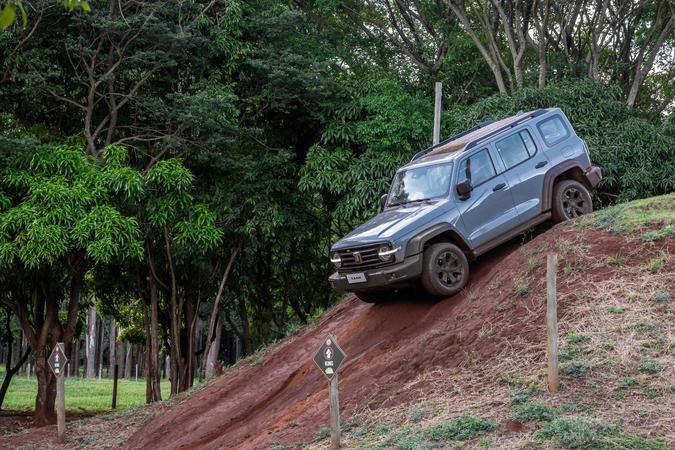 O motor 2.0 turbo de injeção direta a gasolina é acoplado a um motor elétrico: veículo entrega 394 cv de potência e 750 Nm de torque combinados, acelerando de 0 a 100 km/h em 6,8 segundos(foto: Divulgação) O motor 2.0 turbo de injeção direta a gasolina é acoplado a um motor elétrico: veículo entrega 394 cv de potência e 750 Nm de torque combinados, acelerando de 0 a 100 km/h em 6,8 segundos(foto: Divulgação)