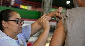 A vacina contra a gripe está disponível nos centros de saúde, no Serviço de Atenção à Saúde do Viajante e em postos extras distribuídos pela cidade(foto: Adão de Souza/PBH ) A vacina contra a gripe está disponível nos centros de saúde, no Serviço de Atenção à Saúde do Viajante e em postos extras distribuídos pela cidade(foto: Adão de Souza/PBH )