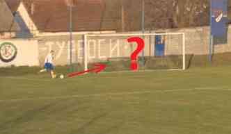 O atacante srvio Milan Djuricic Lemi conseguiu perder o gol mais fcil de todos os tempos. Assista ao vdeo!(foto: YouTube/Milos CZBG/Reproduo)
