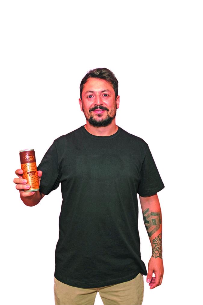 Ramon Santos, da Stone light, acredita que a melhoria da qualidade dos produtos quebrou um antigo preconceito em relação ao sabor desses drinques(foto: Stone light/Divulgação) Ramon Santos, da Stone light, acredita que a melhoria da qualidade dos produtos quebrou um antigo preconceito em relação ao sabor desses drinques(foto: Stone light/Divulgação)