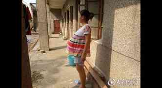 A chinesa Wang Shi diz estar grvida de 17 meses, o que pode representar um novo recorde para o Guinness Book, j que a gestao mais longa, at agora, era de pouco mais de 12 meses(foto: Twitter/PDChina/Reproduo)