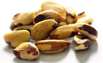 A castanha-do-pará é rica em selênio, que chega a 5,6 mg a cada 100 gr do produto. Portanto, como mostra a nutricionista, seu consumo diário deve ser restrito(foto: Pixabay) A castanha-do-pará é rica em selênio, que chega a 5,6 mg a cada 100 gr do produto. Portanto, como mostra a nutricionista, seu consumo diário deve ser restrito(foto: Pixabay)