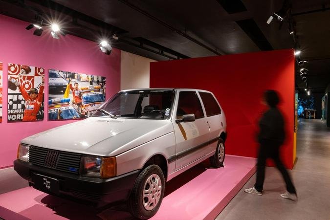 Na mostra, carros populares dividem espaço com obras de arte %u2013 e, de certa forma, se tornam uma delas(foto: Leo Lara/Divulgação) Na mostra, carros populares dividem espaço com obras de arte %u2013 e, de certa forma, se tornam uma delas(foto: Leo Lara/Divulgação)