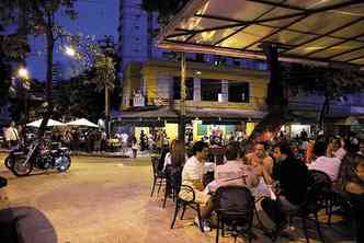 Policiais  paisana circulam por bares e restaurantes da cidade: o alvo so frequentadores que bebem e pegam o volante(foto: Cludio Cunha/Encontro)