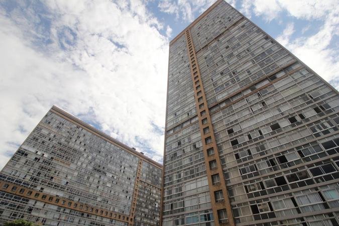 Conjunto Governador Juscelino Kubitschek: nascidos sob o signo da promessa e da controv�rsia, edif�cios t�m hist�rico de pol�micas e de luta de seus moradores pela preserva��o correta de um dos marcos simb�licos da cidade (foto: P�dua de Carvalho)