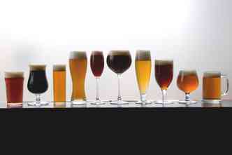 Sabia que existem copos especficos para cada tipo de cerveja? Segundo o especialista, eles foram criados para favorecer as caractersticas de cada bebida(foto: Divulgao)