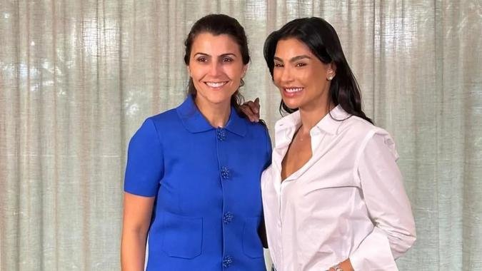 O encontro de C�ntia Chagas com Manuela D'�vila, com quem escreveu o rec�m-lan�ado livro 