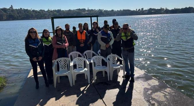Representantes da Capitania dos Portos Fluviais de Minas Gerais visitaram a lagoa nesta terça-feira (8)(foto: PBH/Reprodução) Representantes da Capitania dos Portos Fluviais de Minas Gerais visitaram a lagoa nesta terça-feira (8)(foto: PBH/Reprodução)