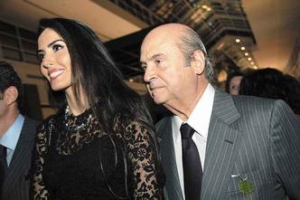 Ao lado do marido, Carlos Jereissati: o casamento com o megaempresário abriu as portas do mundo da moda e da alta sociedade para ela (foto: Divulgação) Ao lado do marido, Carlos Jereissati: o casamento com o megaempresário abriu as portas do mundo da moda e da alta sociedade para ela (foto: Divulgação)