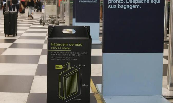O projeto fixa parâmetros para o transporte de bagagens de mão em voos domésticos e internacionais, ao definir que a franquia mínima gratuita será de até 10 quilos(foto: Rovena Rosa/Agência Brasil) O projeto fixa parâmetros para o transporte de bagagens de mão em voos domésticos e internacionais, ao definir que a franquia mínima gratuita será de até 10 quilos(foto: Rovena Rosa/Agência Brasil)