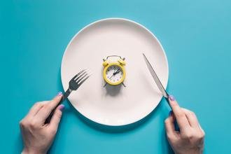 Jejum � melhor que dieta para emagrecer? Estudo indica que n�o