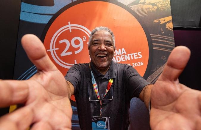Carlos Francisco vive o projecionista do hist�rico Cine S�o Luiz, que � sogro do protagonista, est� animado e confiante para a premia��o(foto: Mostra de Cinema de Tiradentes/Divulga��o)
