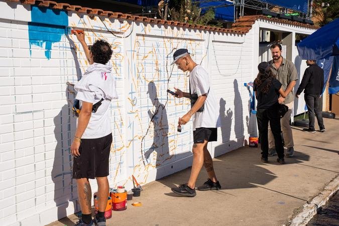 O projeto transforma reservat�rios de �gua de cidades do interior de Minas em galerias a c�u aberto, unindo a linguagem do muralismo � est�tica do graffiti(foto: Divulga��o)