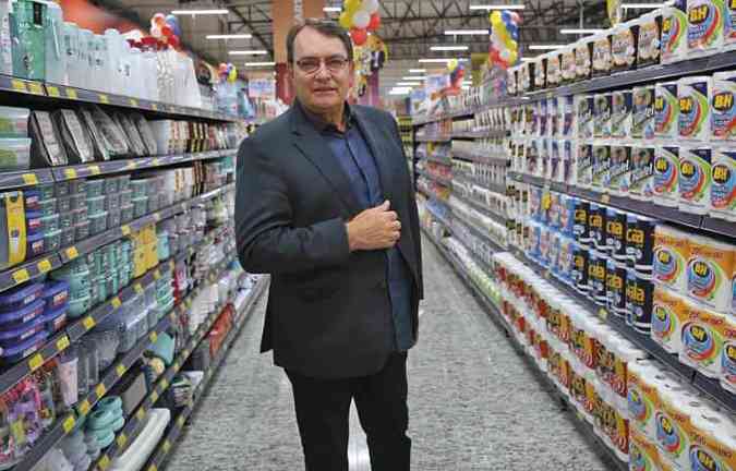 Em um investimento de 30 milhões de reais, a rede de Supermercados BH inaugurou uma moderna loja com 2 mil metros quadrados no Vale do Sereno. 