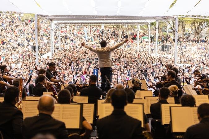 O programa reúne obras clássicas e adaptações de músicas populares para linguagem orquestral(foto: Rafael Motta/Divulgação) O programa reúne obras clássicas e adaptações de músicas populares para linguagem orquestral(foto: Rafael Motta/Divulgação)