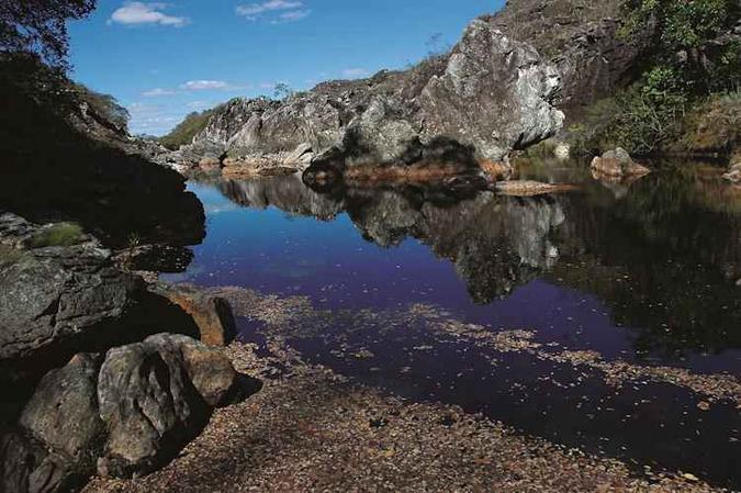 Trilha Córrego das Éguas, no Parque Estadual do Rio Preto(foto: minasgerais.com.br/Reprodução) Trilha Córrego das Éguas, no Parque Estadual do Rio Preto(foto: minasgerais.com.br/Reprodução)
