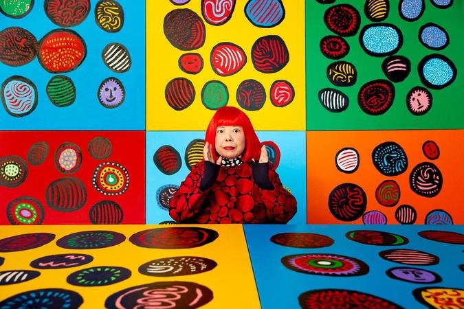 Kusama construiu uma obra marcada pela inovação e pela capacidade de transformar sua percepção de mundo em experiências que atravessam gerações(foto: Reprodução/yayoi-kusama.jp) Kusama construiu uma obra marcada pela inovação e pela capacidade de transformar sua percepção de mundo em experiências que atravessam gerações(foto: Reprodução/yayoi-kusama.jp)