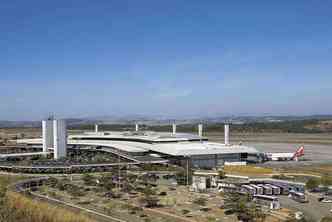 Vista area do aeroporto internacional de Confins: 11 milhes de passageiros no ano passado(foto: Divulgao)