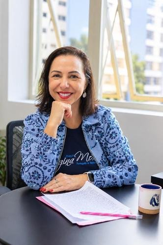 Regina Mota, professora universitária que ministra cursos preparatórios de português e redação desde 2005: Regina Mota, professora universitária que ministra cursos preparatórios de português e redação desde 2005: